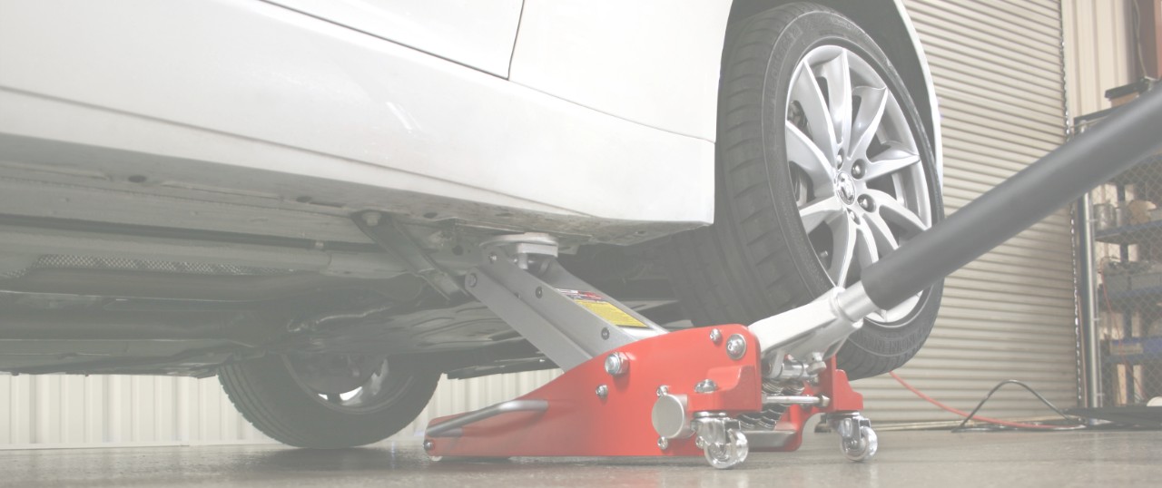LiftMotive - BendPak und QuickJack in Europa" data-bg="p:center bottom;r:repeat-x;" class="rev-slidebg" data-no-retina><!-- --><rs-layer id=